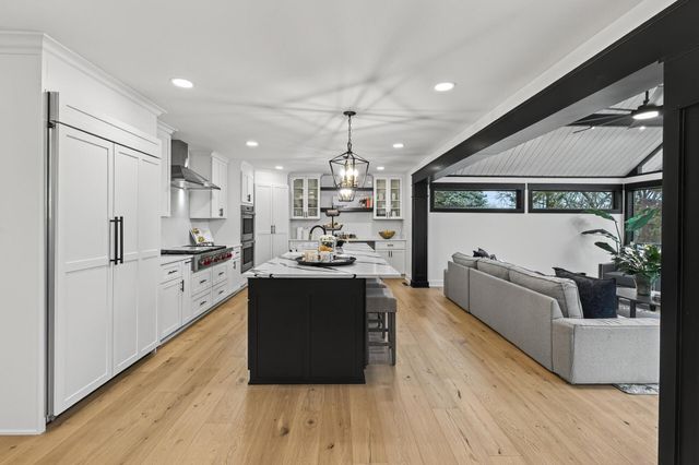 10215 27th Avenue N, Plymouth, MN 55441