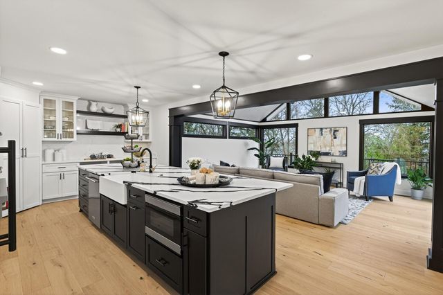 10215 27th Avenue N, Plymouth, MN 55441