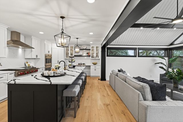 10215 27th Avenue N, Plymouth, MN 55441