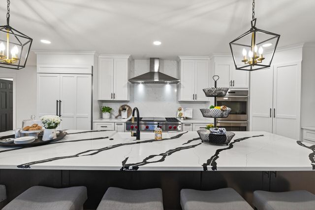 10215 27th Avenue N, Plymouth, MN 55441