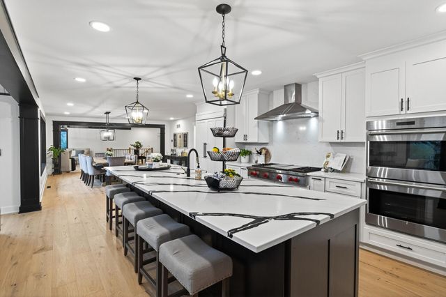 10215 27th Avenue N, Plymouth, MN 55441