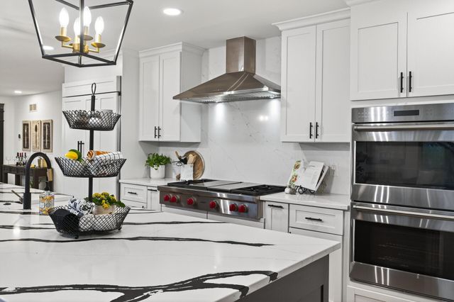 10215 27th Avenue N, Plymouth, MN 55441