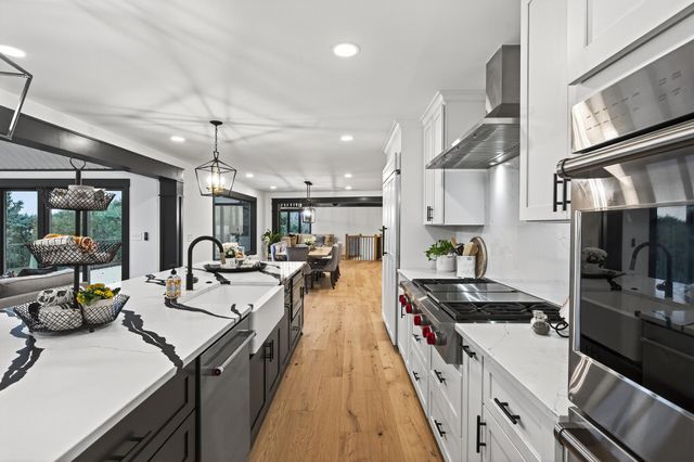 10215 27th Avenue N, Plymouth, MN 55441