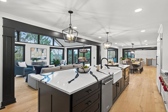 10215 27th Avenue N, Plymouth, MN 55441