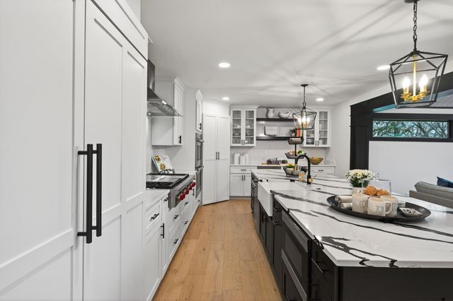 10215 27th Avenue N, Plymouth, MN 55441