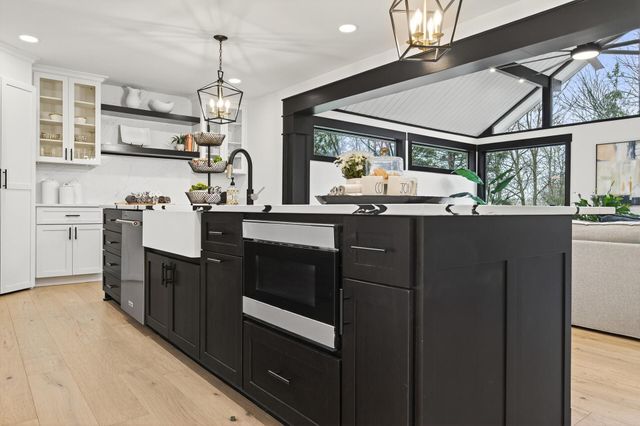 10215 27th Avenue N, Plymouth, MN 55441