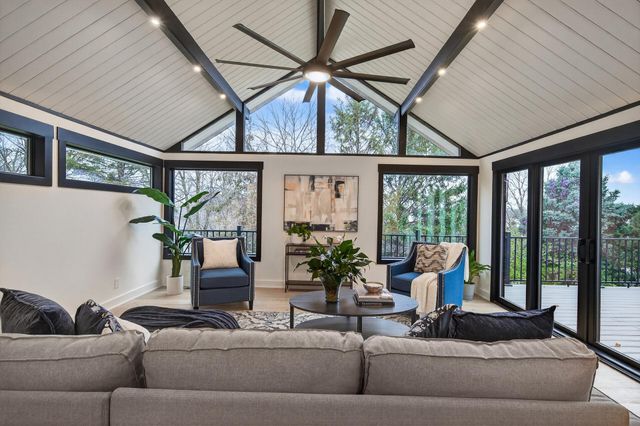 10215 27th Avenue N, Plymouth, MN 55441