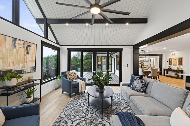 10215 27th Avenue N, Plymouth, MN 55441