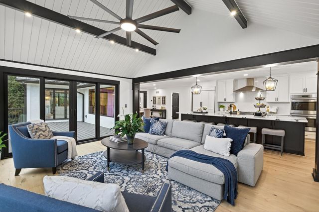 10215 27th Avenue N, Plymouth, MN 55441