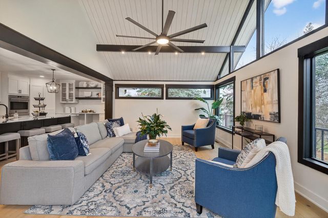 10215 27th Avenue N, Plymouth, MN 55441