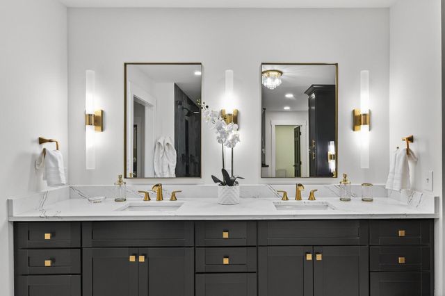 10215 27th Avenue N, Plymouth, MN 55441