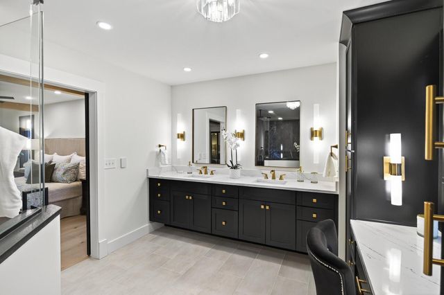 10215 27th Avenue N, Plymouth, MN 55441