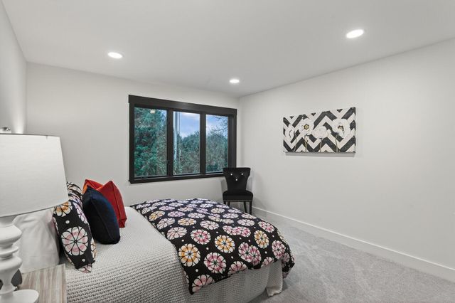 10215 27th Avenue N, Plymouth, MN 55441