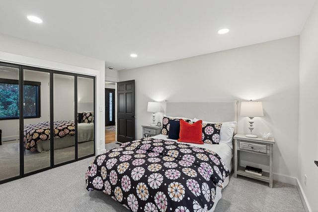 10215 27th Avenue N, Plymouth, MN 55441