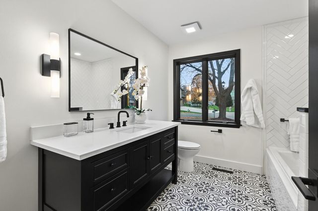 10215 27th Avenue N, Plymouth, MN 55441