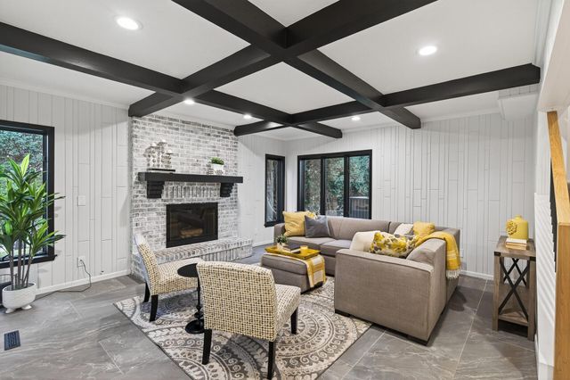 10215 27th Avenue N, Plymouth, MN 55441