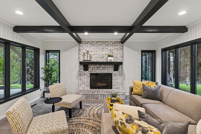 10215 27th Avenue N, Plymouth, MN 55441