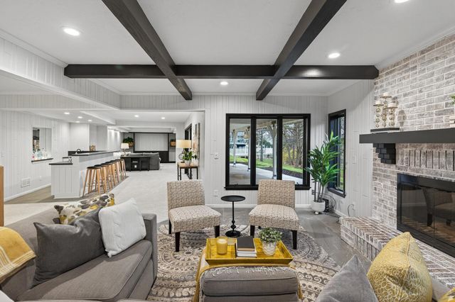 10215 27th Avenue N, Plymouth, MN 55441