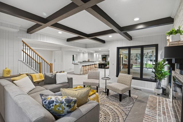 10215 27th Avenue N, Plymouth, MN 55441