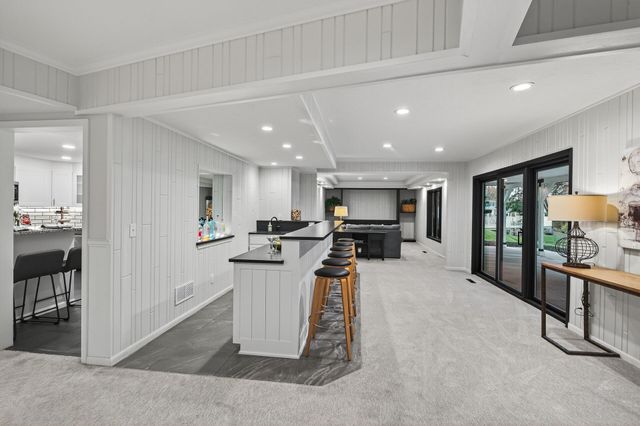 10215 27th Avenue N, Plymouth, MN 55441