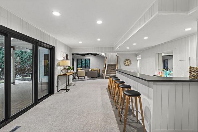 10215 27th Avenue N, Plymouth, MN 55441