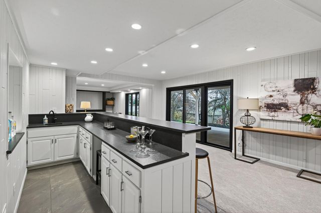 10215 27th Avenue N, Plymouth, MN 55441