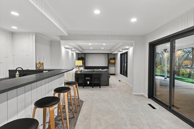 10215 27th Avenue N, Plymouth, MN 55441