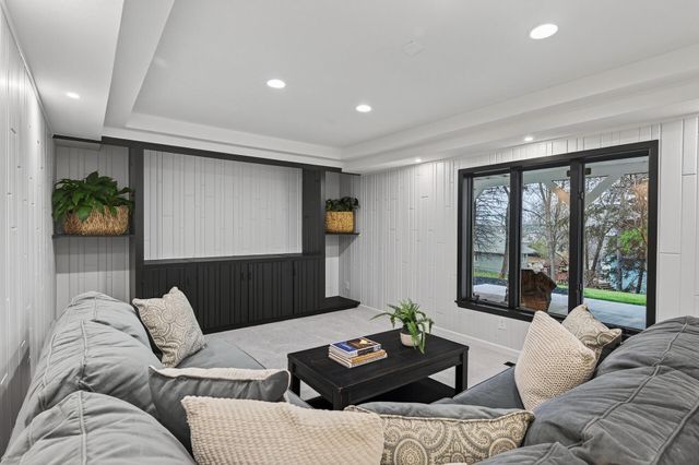 10215 27th Avenue N, Plymouth, MN 55441