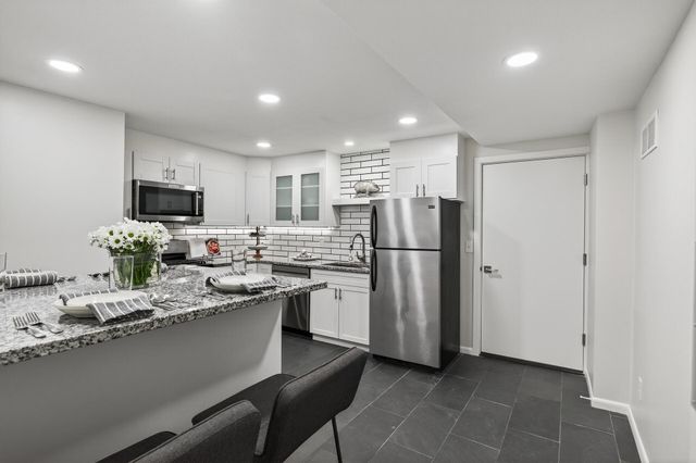 10215 27th Avenue N, Plymouth, MN 55441