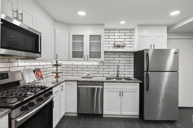 10215 27th Avenue N, Plymouth, MN 55441