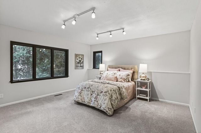 10215 27th Avenue N, Plymouth, MN 55441