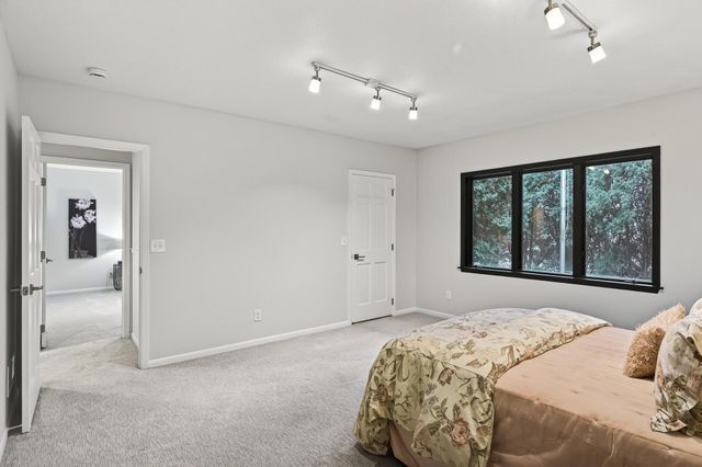 10215 27th Avenue N, Plymouth, MN 55441