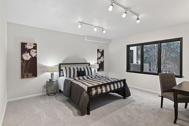 10215 27th Avenue N, Plymouth, MN 55441