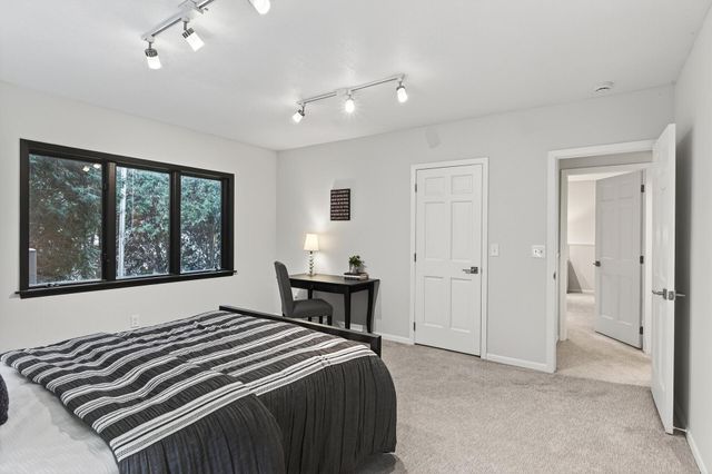 10215 27th Avenue N, Plymouth, MN 55441