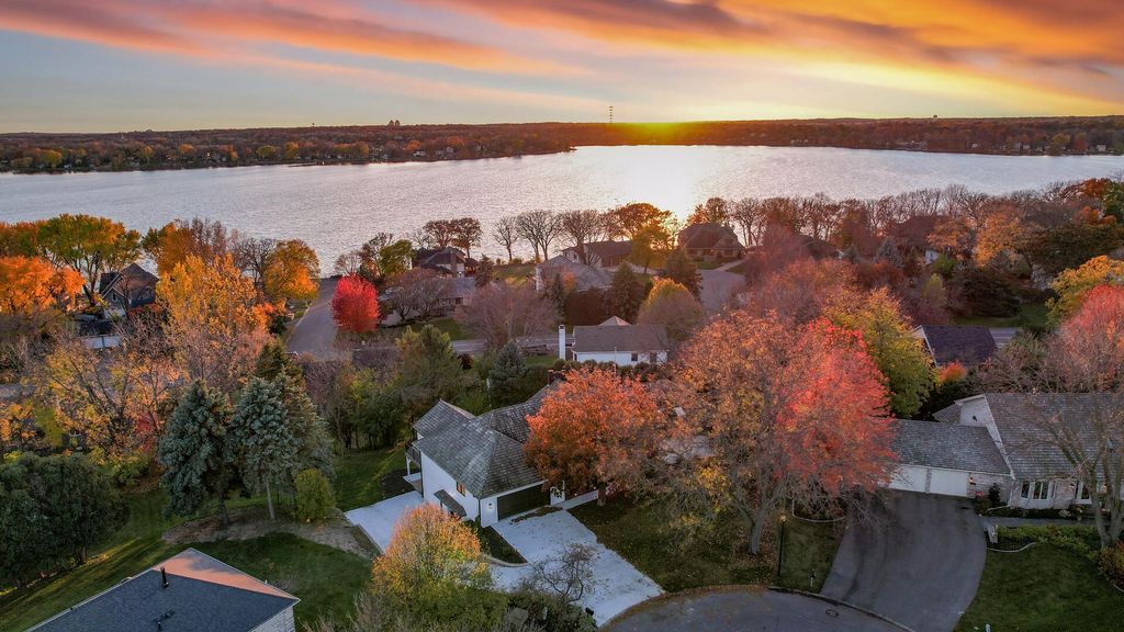 10215 27th Avenue N, Plymouth, MN 55441