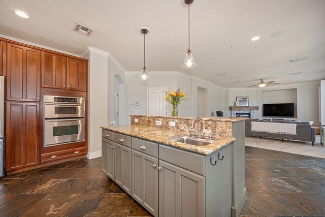 245 Woodhaven Pl, West Sacramento, CA 95605