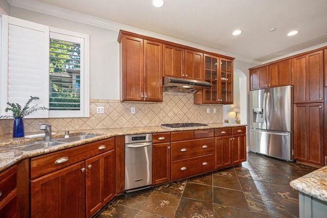 245 Woodhaven Pl, West Sacramento, CA 95605