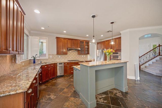 245 Woodhaven Pl, West Sacramento, CA 95605