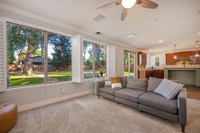 245 Woodhaven Pl, West Sacramento, CA 95605