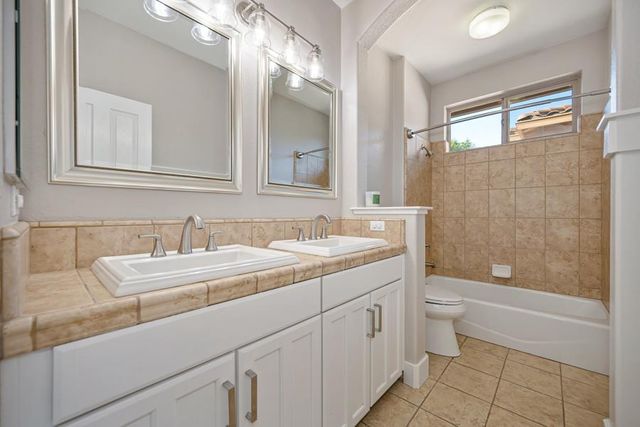245 Woodhaven Pl, West Sacramento, CA 95605