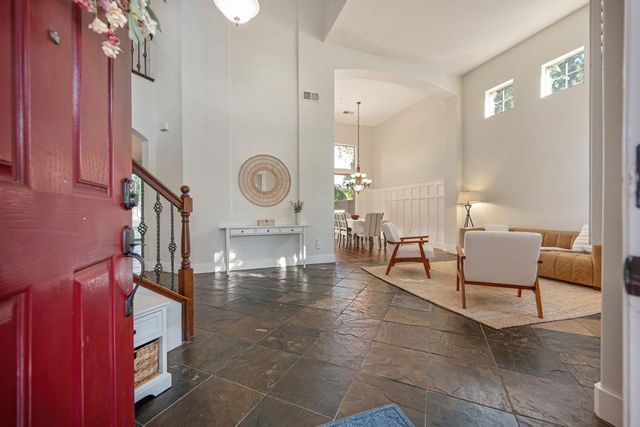245 Woodhaven Pl, West Sacramento, CA 95605