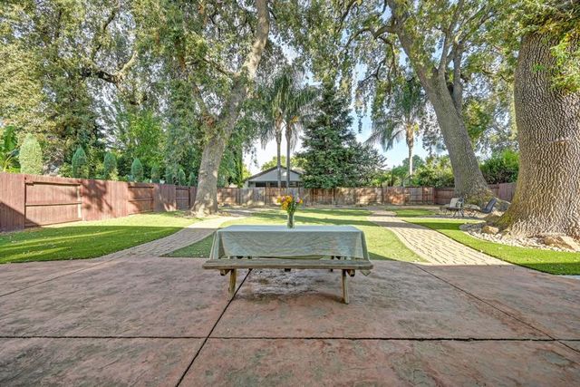 245 Woodhaven Pl, West Sacramento, CA 95605