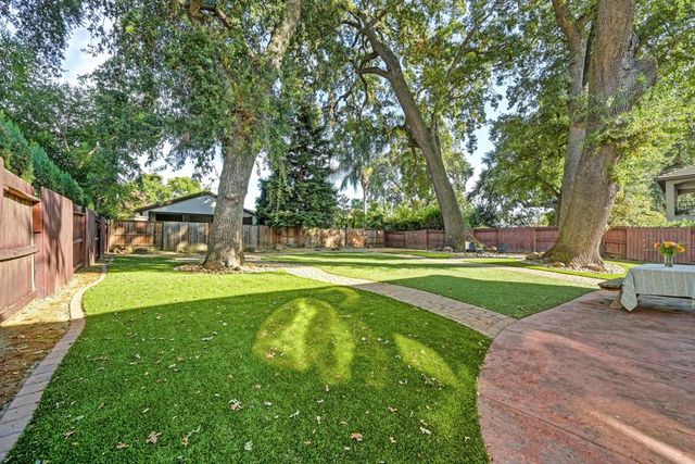 245 Woodhaven Pl, West Sacramento, CA 95605