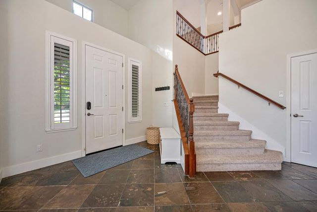 245 Woodhaven Pl, West Sacramento, CA 95605