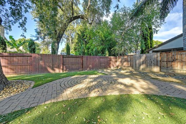 245 Woodhaven Pl, West Sacramento, CA 95605