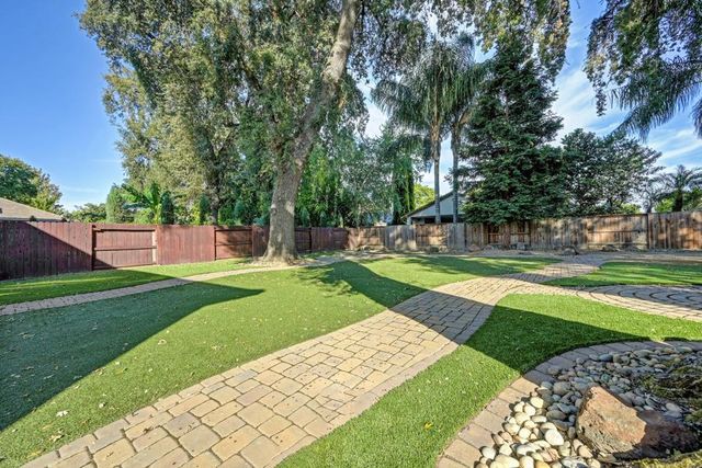 245 Woodhaven Pl, West Sacramento, CA 95605