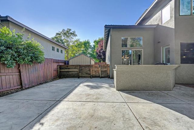 245 Woodhaven Pl, West Sacramento, CA 95605