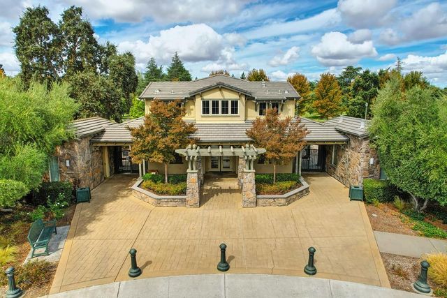 245 Woodhaven Pl, West Sacramento, CA 95605