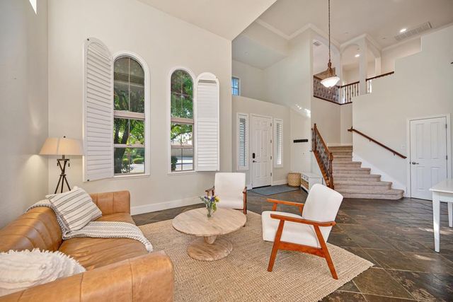 245 Woodhaven Pl, West Sacramento, CA 95605
