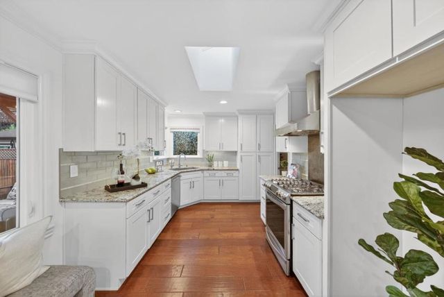 1125 Carlton Avenue, Menlo Park, CA 94025
